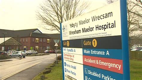 Wrexham Maelor: Woman's sepsis death 'might have been .
